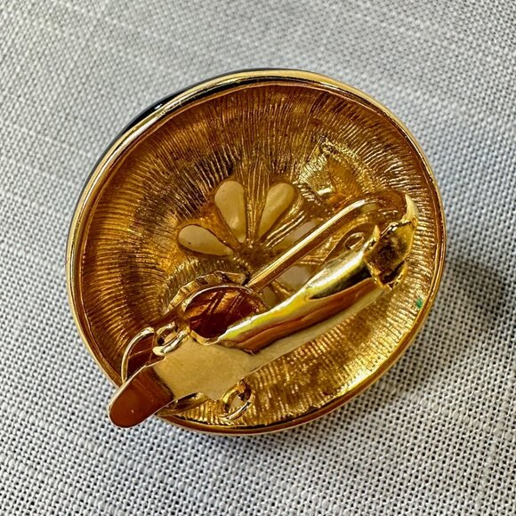 Vintage Large Pearl with Black Round Clip On Earrings - Picture 4 of 8